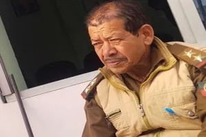 रामपुर : वनकर्मी ने दरोगा पर झोंका फायर, बाल-बाल बचे